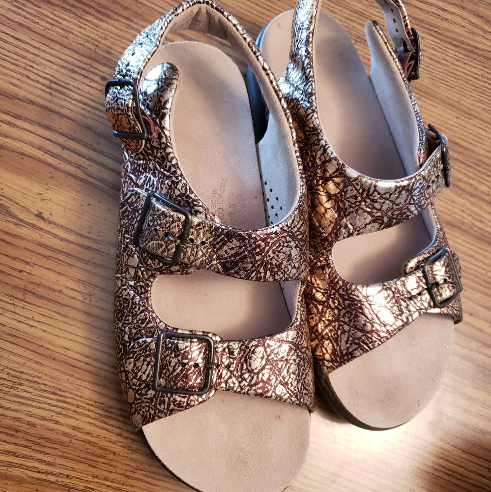 NEW SAS relaxed heel strap sandals